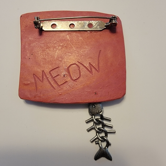 Colorful Striped Cat Brooch with Fish Charm - Picture 4 of 5